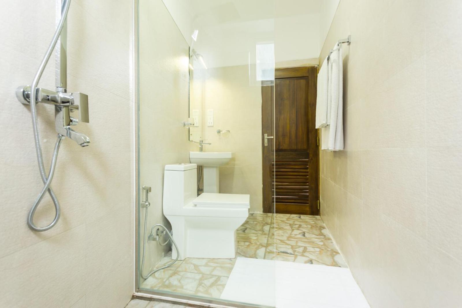 360 Lake View Hotel Канди Экстерьер фото